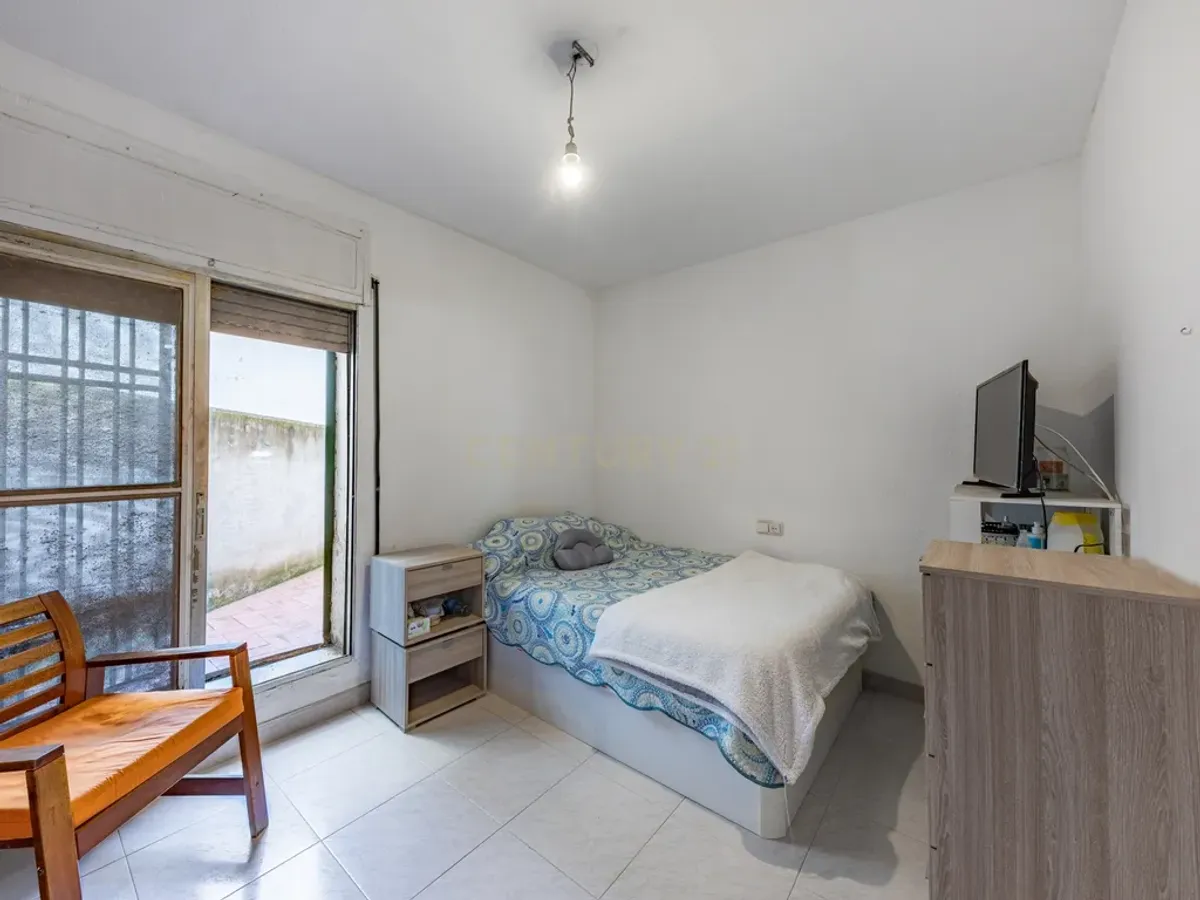 Piso luminoso con balcón y patio en La Bòbila – Sitges