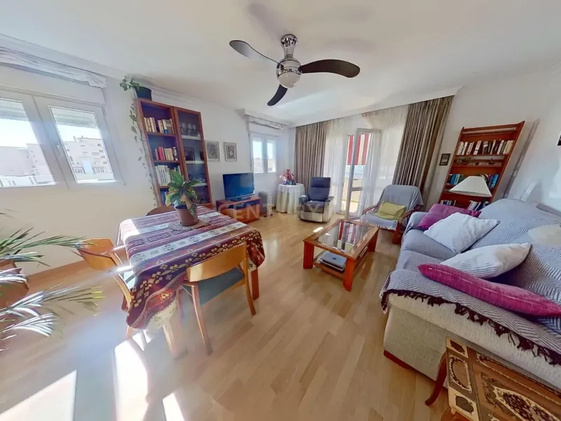 EXCLUSIVA VIVIENDA TOTALMENTE REFORMADA Y TODO EXTERIOR EN CRUZ DE HUMILLADERO – MÁLAGA