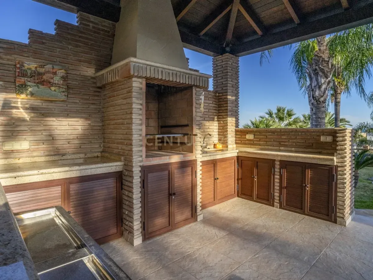 ✨ Villa Independiente de Lujo con Vistas al Mar en Benalmádena Costa