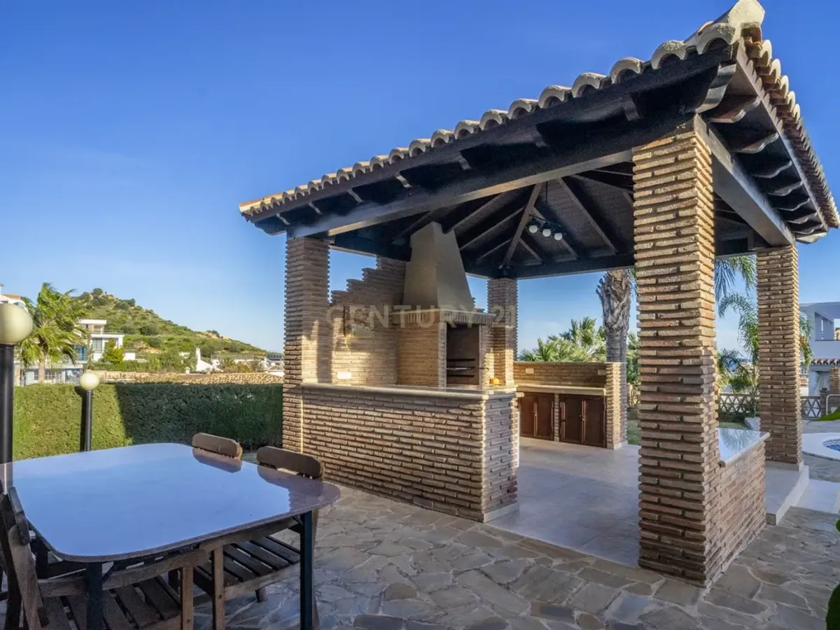 ✨ Villa Independiente de Lujo con Vistas al Mar en Benalmádena Costa