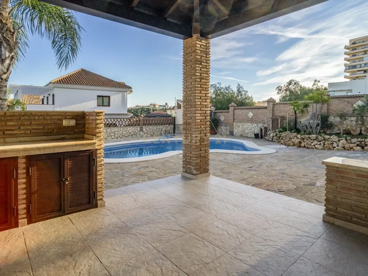 ✨ Villa Independiente de Lujo con Vistas al Mar en Benalmádena Costa
