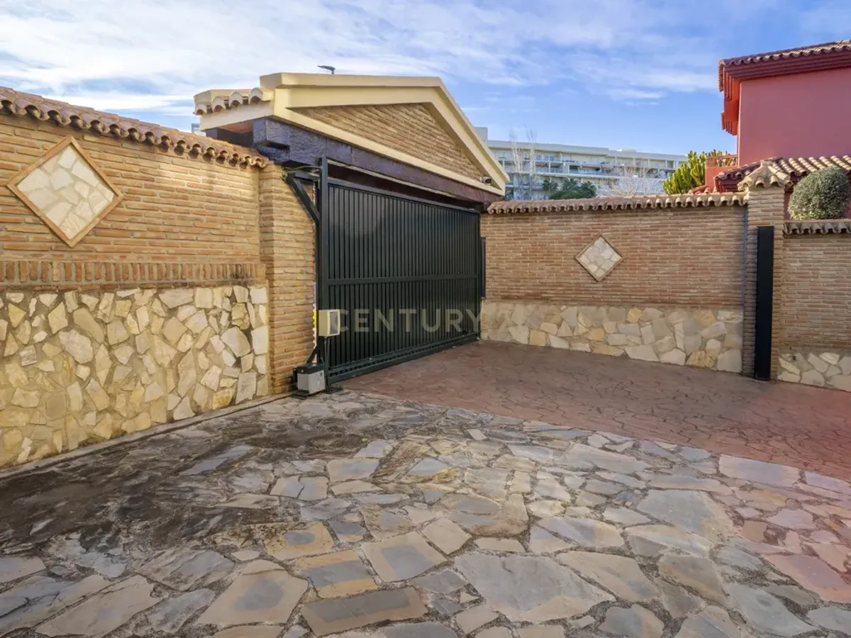 ✨ Villa Independiente de Lujo con Vistas al Mar en Benalmádena Costa
