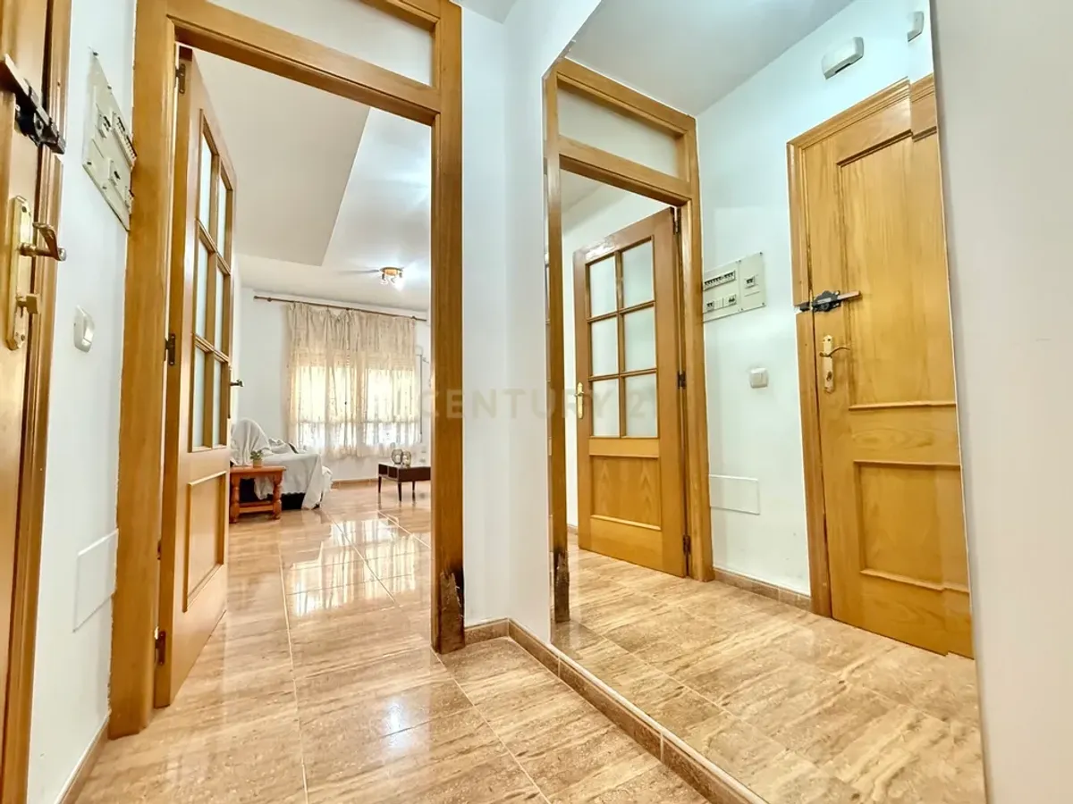 Tu vivienda en Roquetas de Mar, a un paso del puerto!