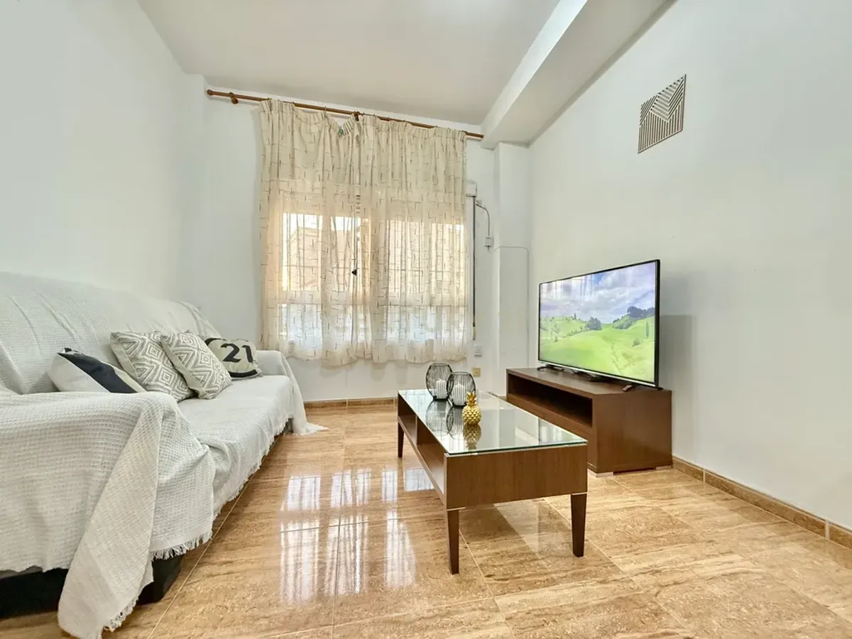 Tu vivienda en Roquetas de Mar, a un paso del puerto!