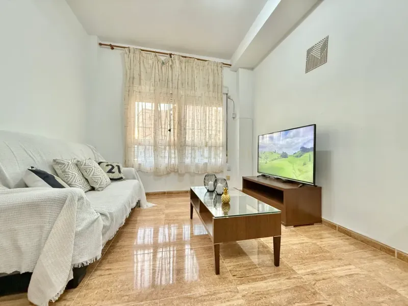 Tu vivienda en Roquetas de Mar, a un paso del puerto!