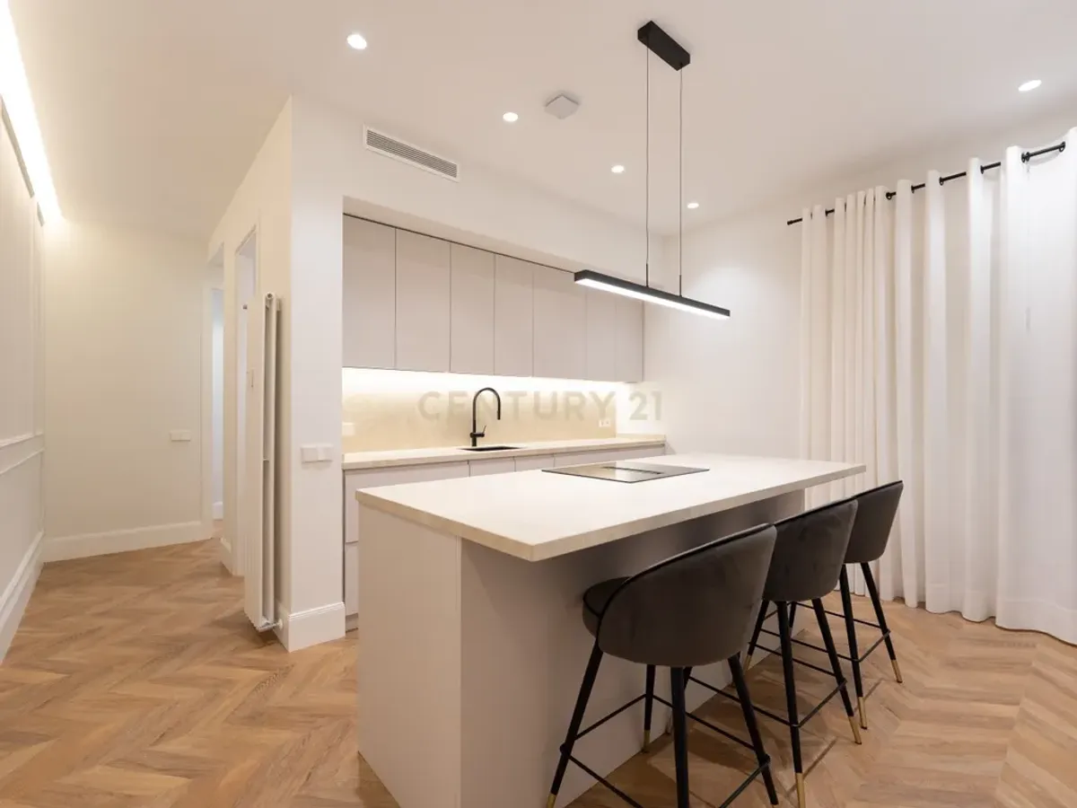 PISO REFORMADO Y AMUEBLADO JUNTO A PLAZA MARQUES DE SALAMANCA