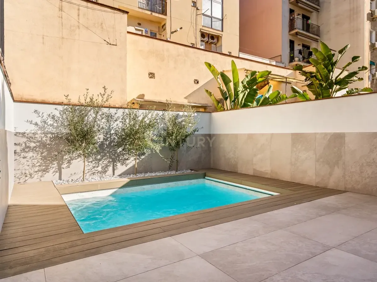 Casa con piscina privada y terrazas en Poblenou: un auténtico oasis en Barcelona