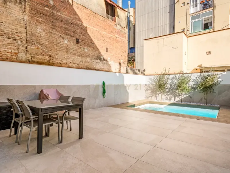 Casa con piscina privada y terrazas en Poblenou: un auténtico oasis en Barcelona