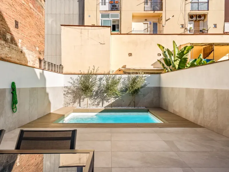 Casa con piscina privada y terrazas en Poblenou: un auténtico oasis en Barcelona