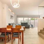 Casa con piscina privada y terrazas en Poblenou: un auténtico oasis en Barcelona 12