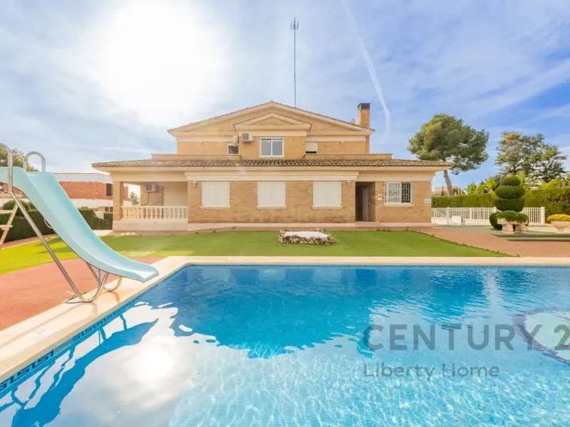 Señorial Chalet en Santa Apolonia (El Vedat)