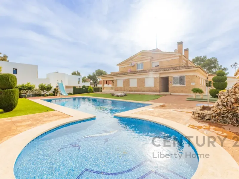 Señorial Chalet en Santa Apolonia (El Vedat)