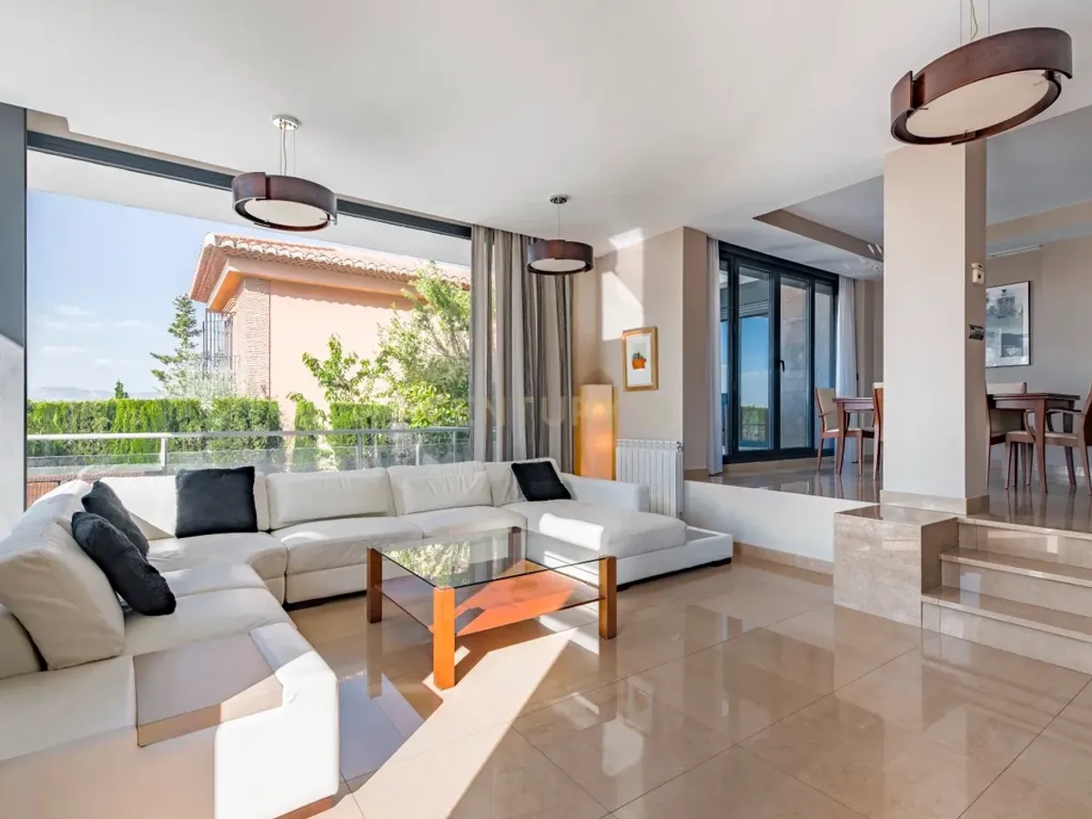 Un hogar para disfrutar de las vistas, la luz y la tranquilidad en La Zubia