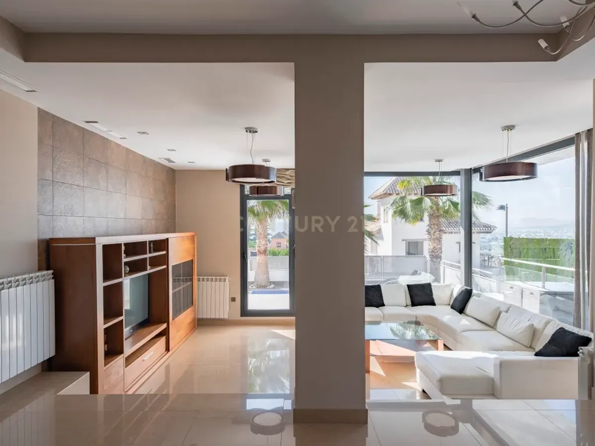 Un hogar para disfrutar de las vistas, la luz y la tranquilidad en La Zubia