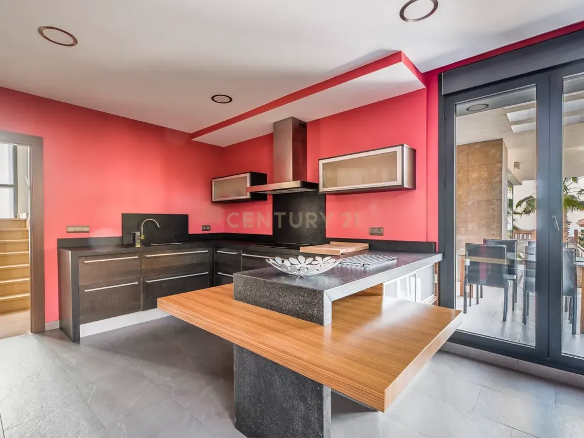 Un hogar para disfrutar de las vistas, la luz y la tranquilidad en La Zubia