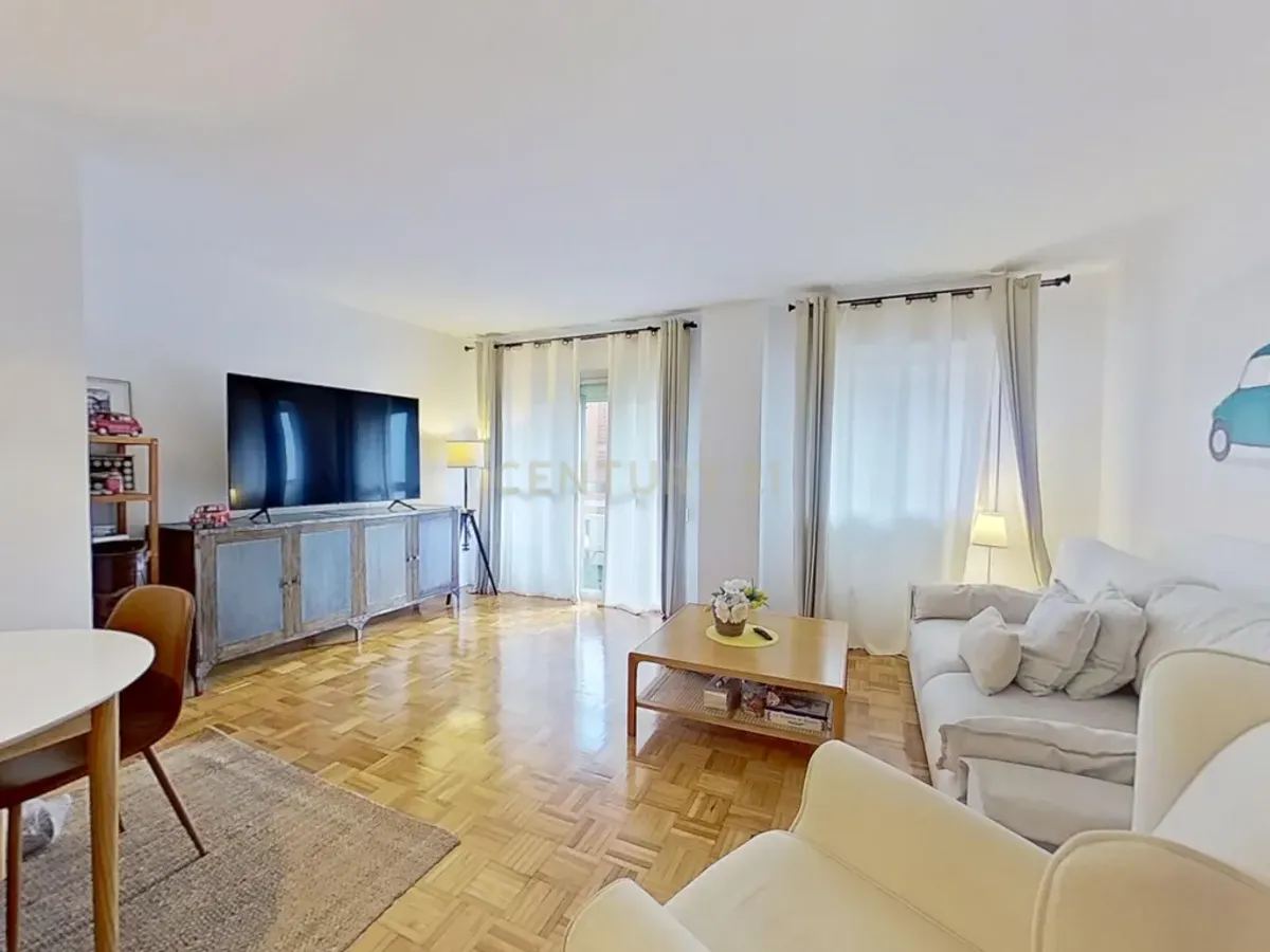 Fantástico Piso en venta en frente al Corte Inglés