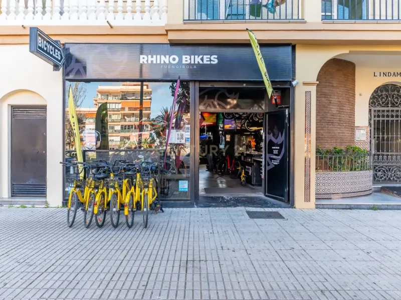 Amplio local comercial en Fuengirola, Málaga