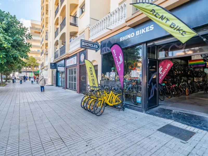 Amplio local comercial en Fuengirola, Málaga