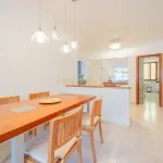 VENDO AMPLIA VIVIENDA LUMINOSA EN ESQUINA 5