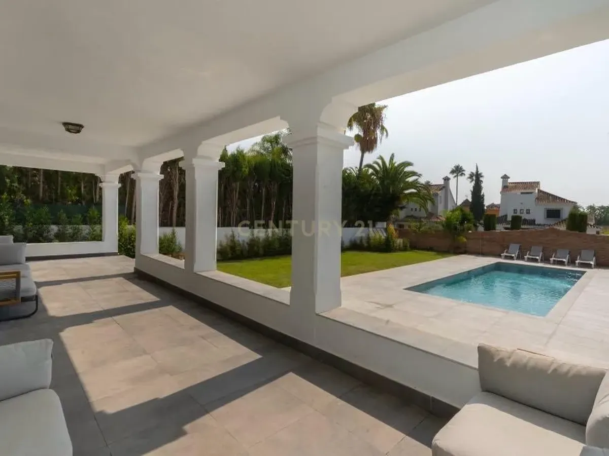 VILLA AMPLIA CON PRIVACIDAD EN NUEVA ANDALUCÍA