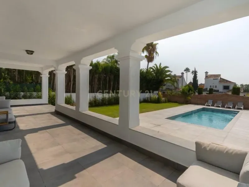 VILLA AMPLIA CON PRIVACIDAD EN NUEVA ANDALUCÍA
