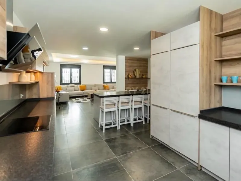 VILLA AMPLIA CON PRIVACIDAD EN NUEVA ANDALUCÍA