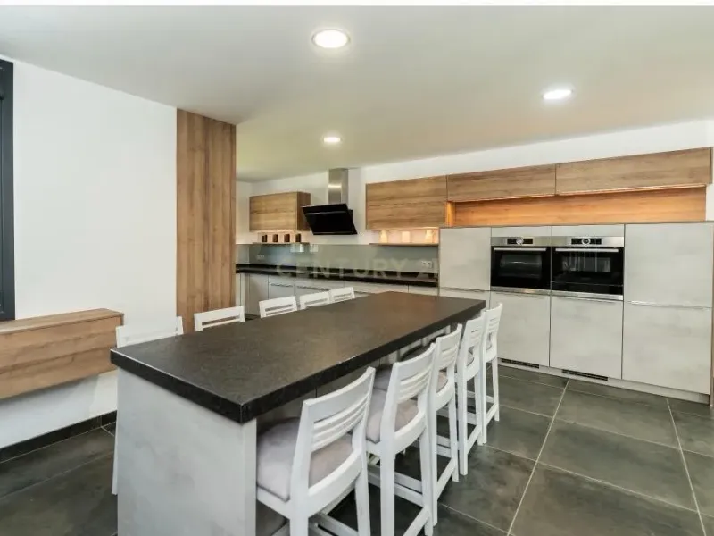 VILLA AMPLIA CON PRIVACIDAD EN NUEVA ANDALUCÍA