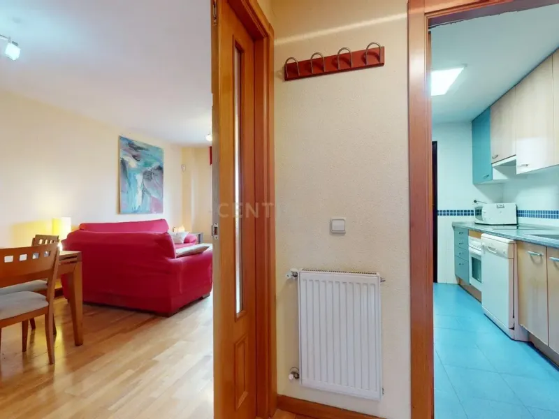 Piso de tres dormitorios junto a la estación de tren de la Garena en Alcalá de Henares, Madrid