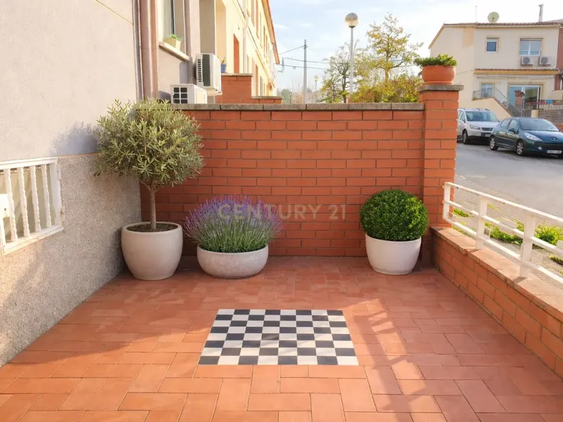 Casa pareada con jardín, terrazas y vistas a Montserrat | Ideal para familias que buscan calidad de vida