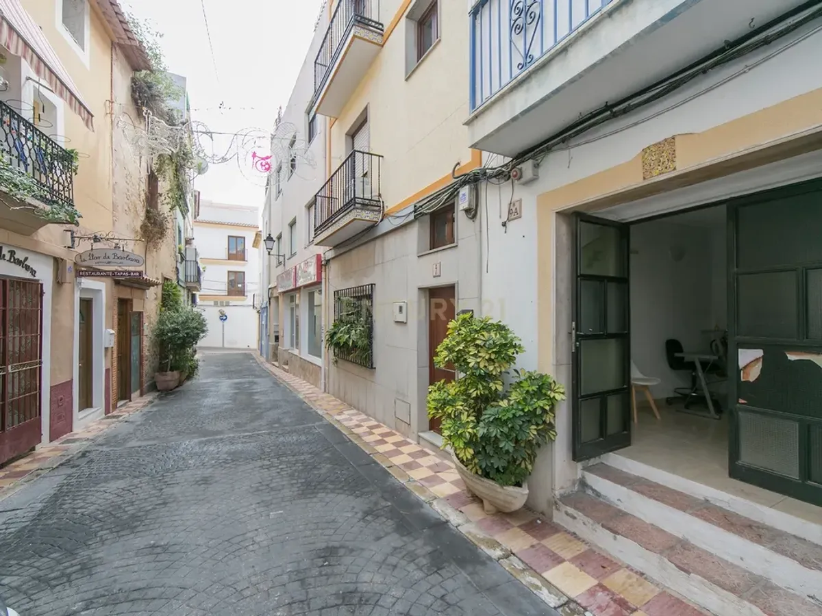 Local comercial con alto potencial de negocio en el centro histórico del casco antiguo de Calpe