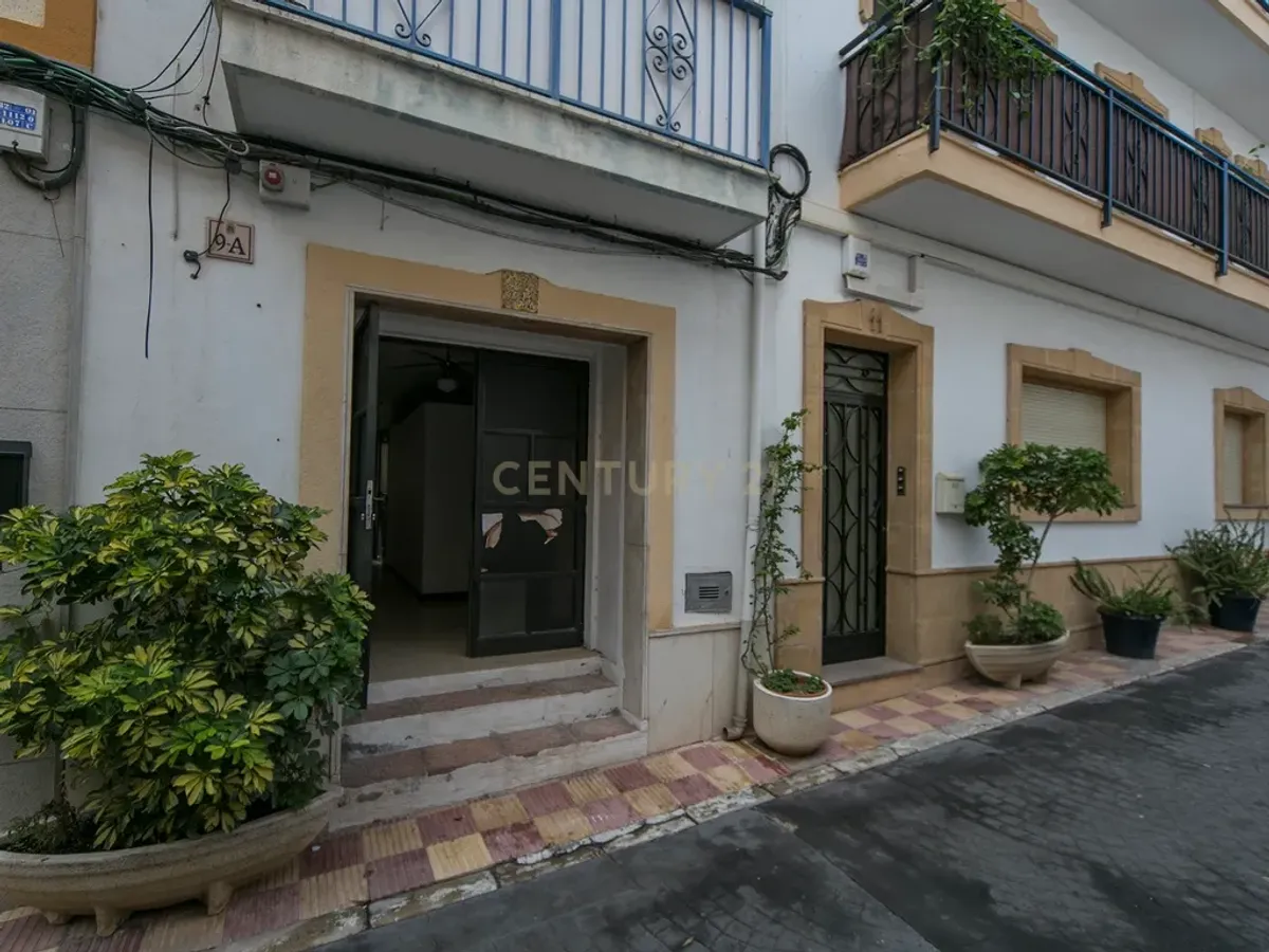 Local comercial con almacén en el centro histórico del casco antiguo de Calpe