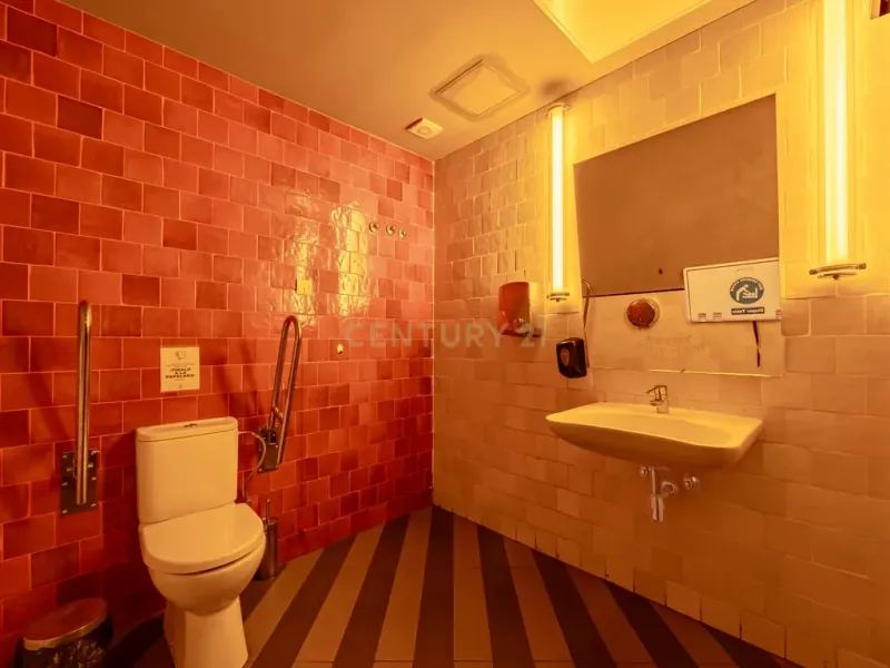 EN VENTA, MAGNÍFICO EDIFICIO REFORMADO EN TRIANA. APTO PARA RIC