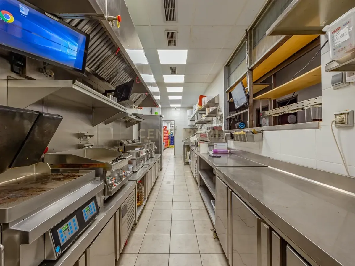 EN VENTA, MAGNÍFICO EDIFICIO REFORMADO EN TRIANA. APTO PARA RIC