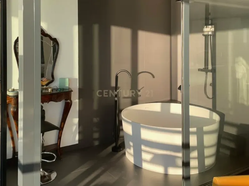 Residencia de lujo en primera linea con vistas infinitas al Mediterráneo - Albufereta, Alicante