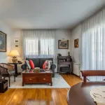 Ático dúplex con terraza solárium, piscina y parking en el Eixample de Sant Joan Despí 3