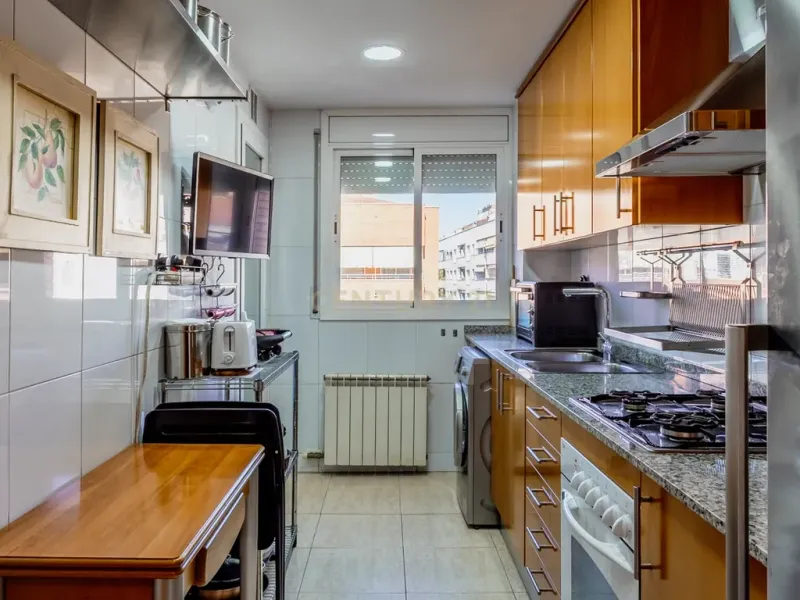 Ático dúplex con terraza solárium, piscina y parking en el Eixample de Sant Joan Despí