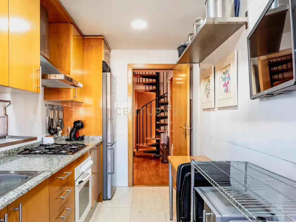 Ático dúplex con terraza solárium, piscina y parking en el Eixample de Sant Joan Despí