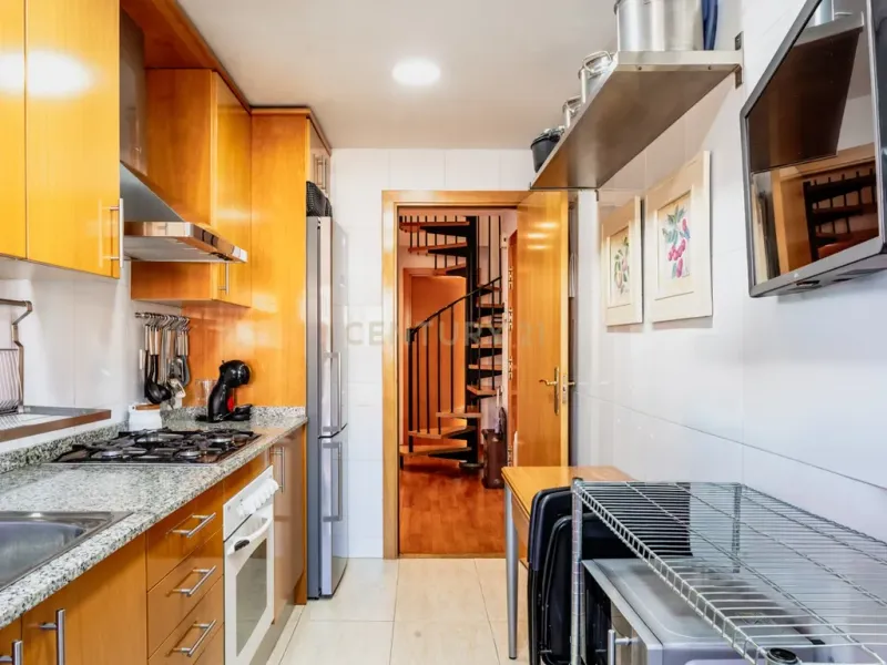 Ático dúplex con terraza solárium, piscina y parking en el Eixample de Sant Joan Despí