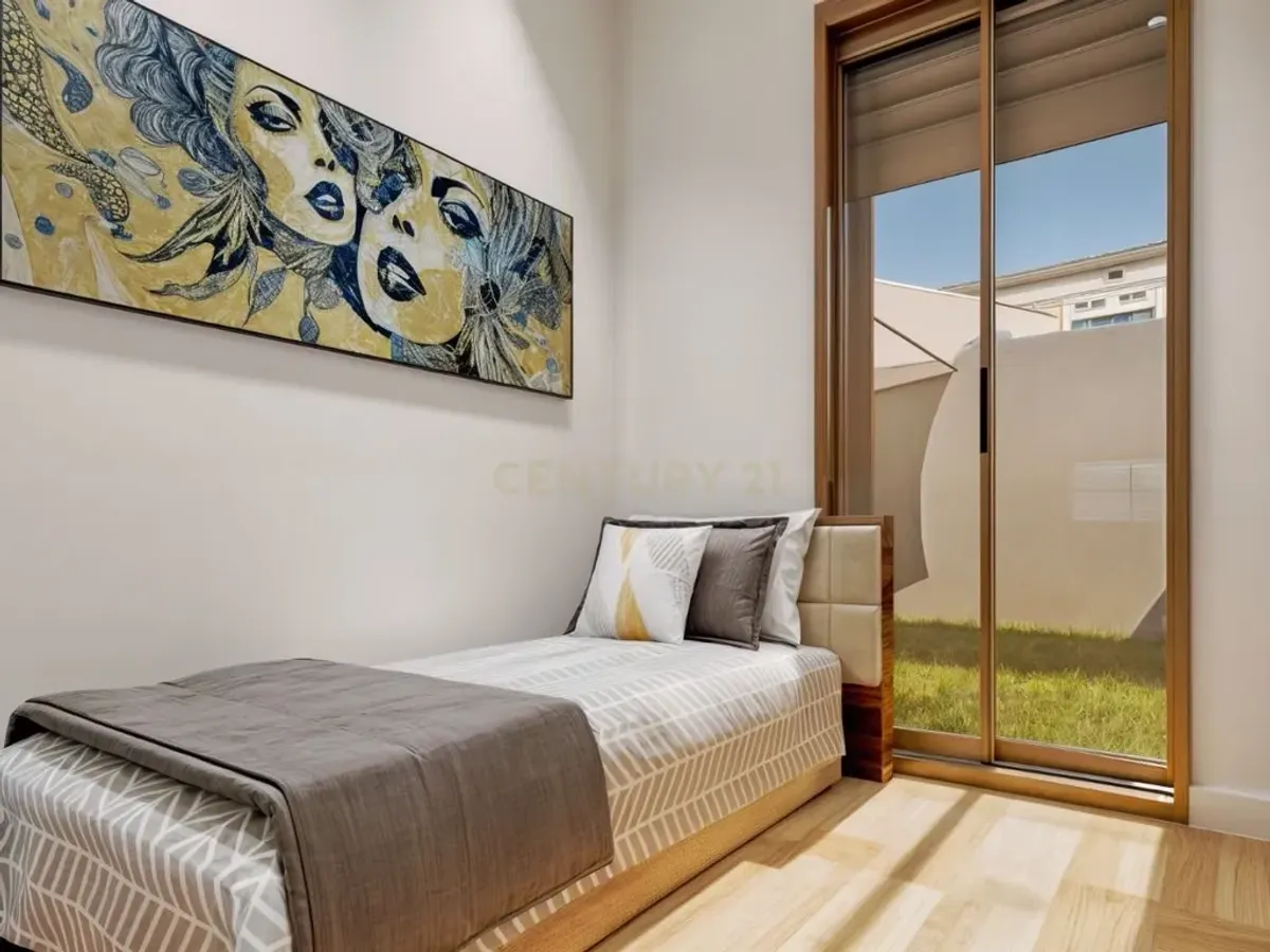 Planta baja a estrenar con gran patio en Jaume Pinent – Barcelona