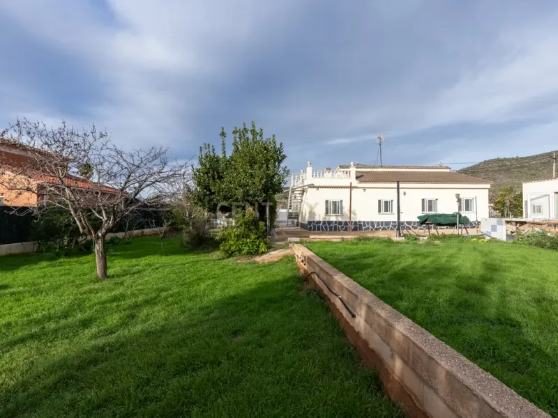 Encantadora casa independiente en una sola planta en urbanización de montaña