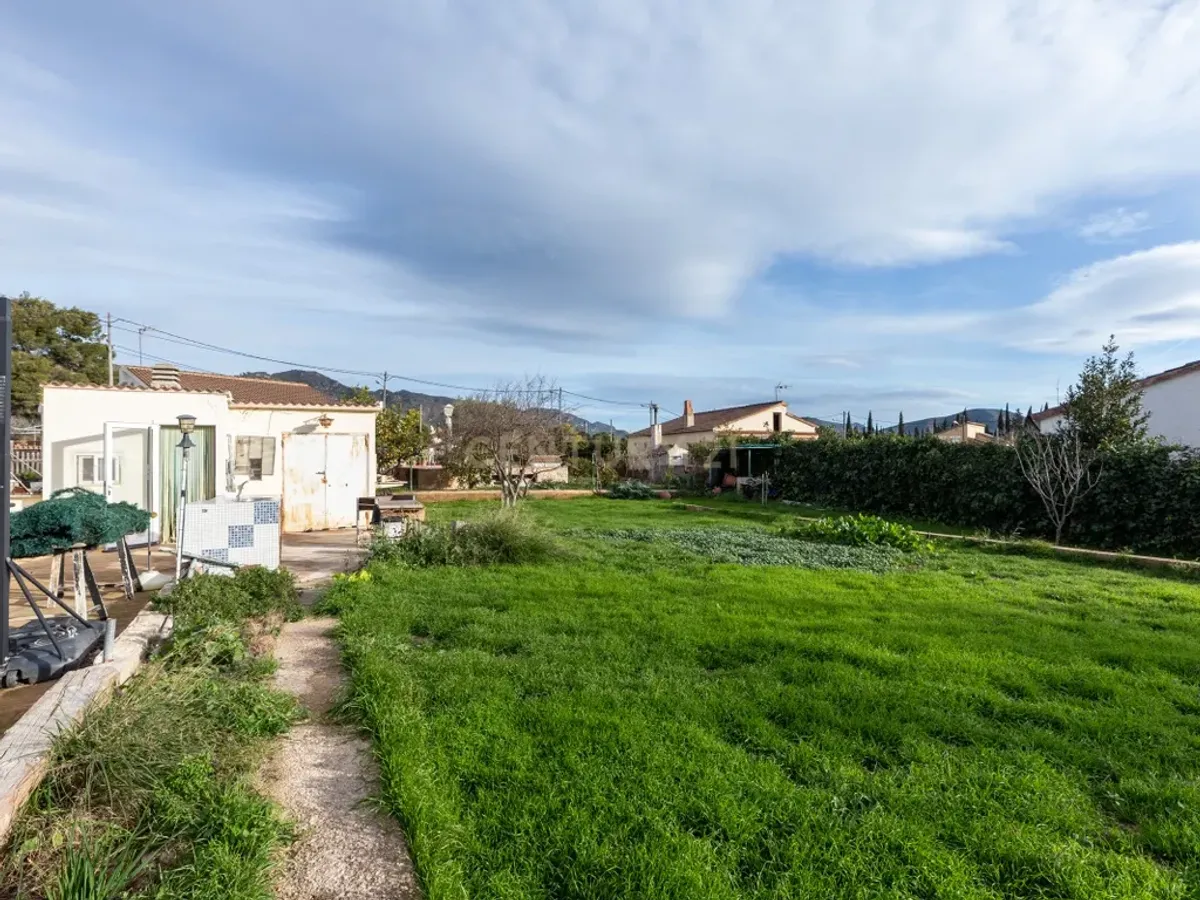 Encantadora casa independiente en una sola planta en urbanización de montaña