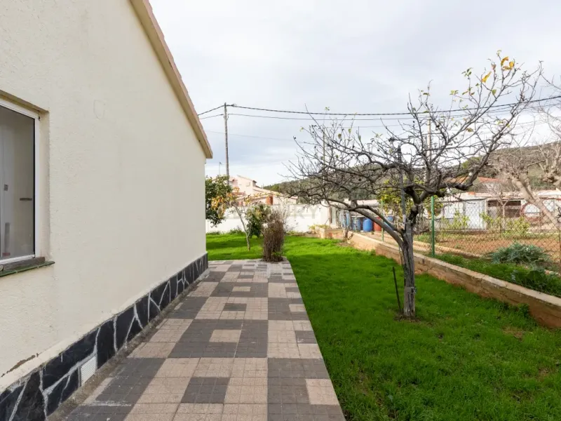 Encantadora casa independiente en una sola planta en urbanización de montaña