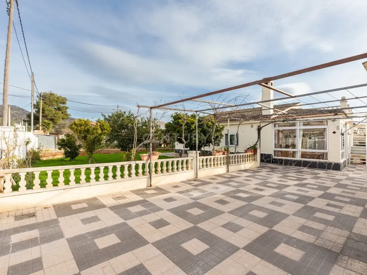 Encantadora casa independiente en una sola planta en urbanización de montaña