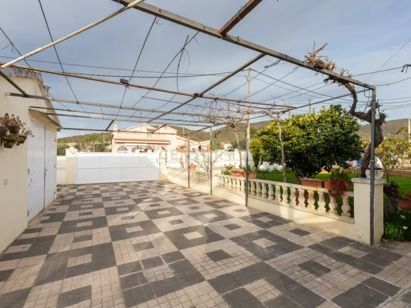 Encantadora casa independiente en una sola planta en urbanización de montaña