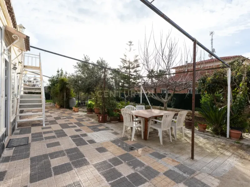 Encantadora casa independiente en una sola planta en urbanización de montaña