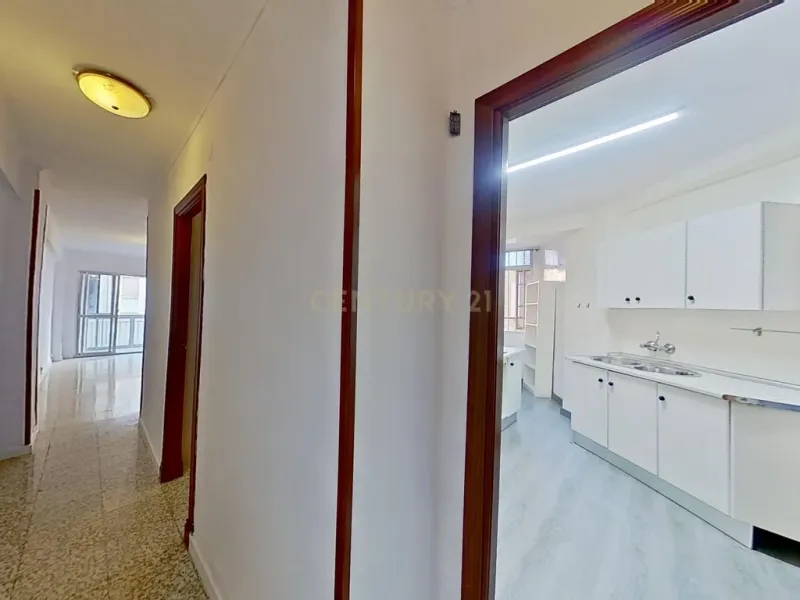 Amplio piso en venta en la Avenida de Europa