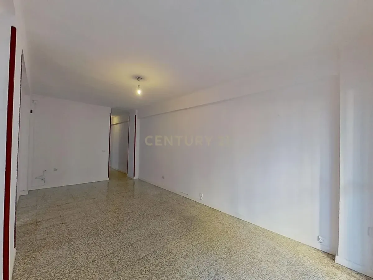 Amplio piso en venta en la Avenida de Europa