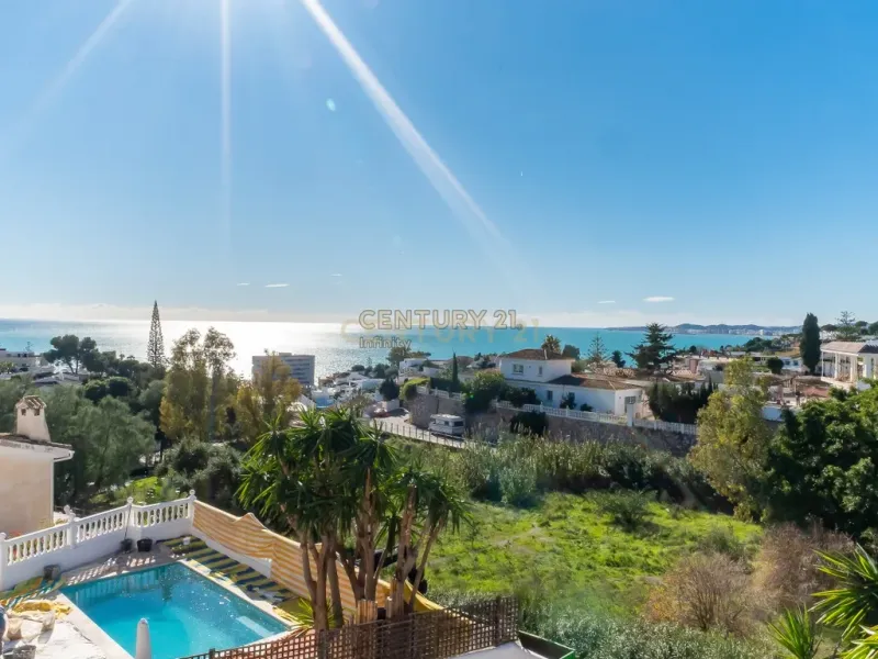 Casa en venta en Torremuelle, Benalmádena – Ubicación estratégica y alto potencial