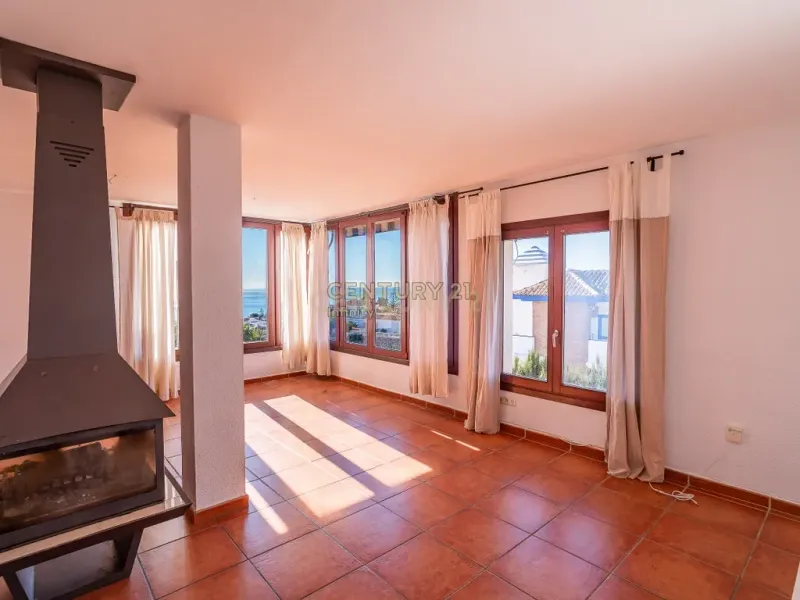 Casa en venta en Torremuelle, Benalmádena – Ubicación estratégica y alto potencial