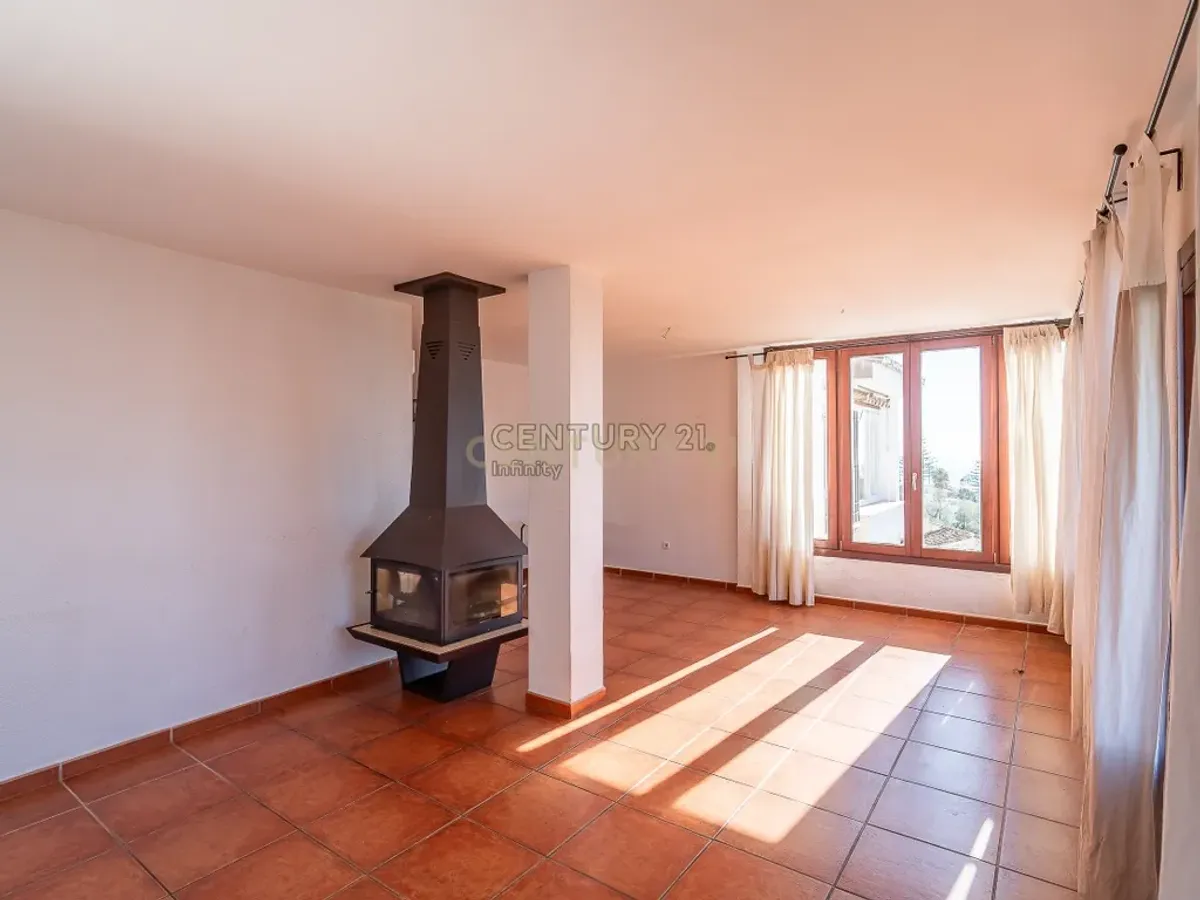 Casa en venta en Torremuelle, Benalmádena – Ubicación estratégica y alto potencial